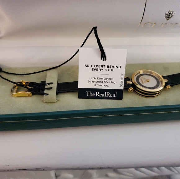 Gucci Watch (Authentic) - Picture 11 of 15